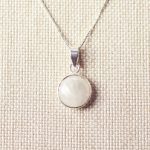 maansteen ketting