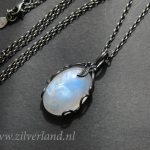 maansteen ketting