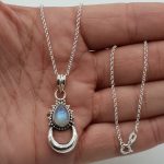maansteen ketting